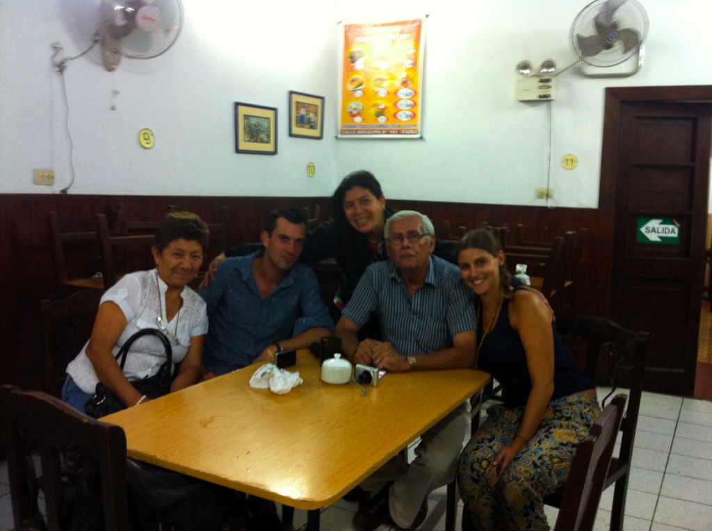 Photo de groupe avec Paola, Wendy et José